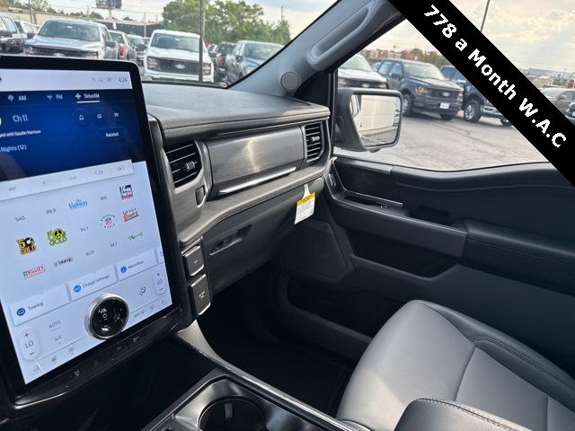 2025 Ford F-150 Lightning photo 23
