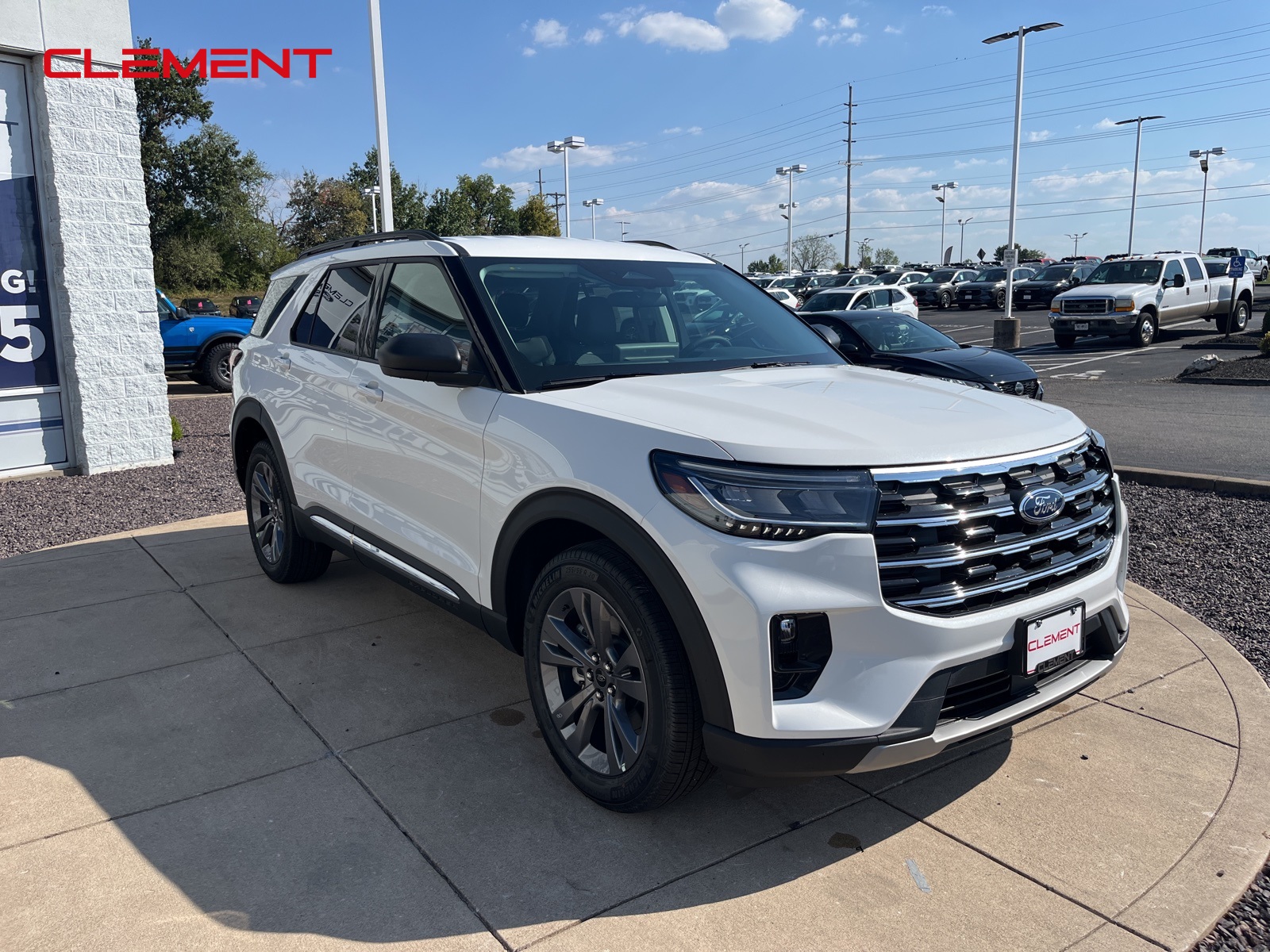 2025 Ford Explorer photo 2