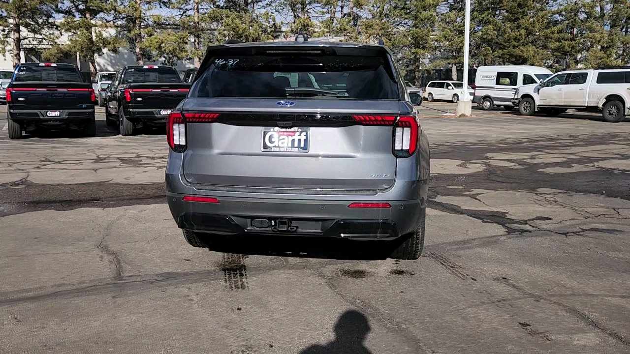 2025 Ford Explorer ST-Line photo 4