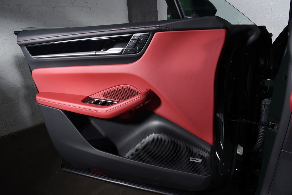 2025 Porsche Macan Electric photo 30