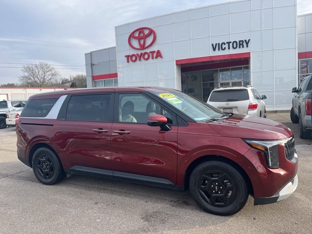 2025 Kia Carnival LXS's photo