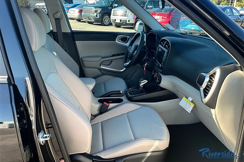 2025 Kia Soul LX photo 25