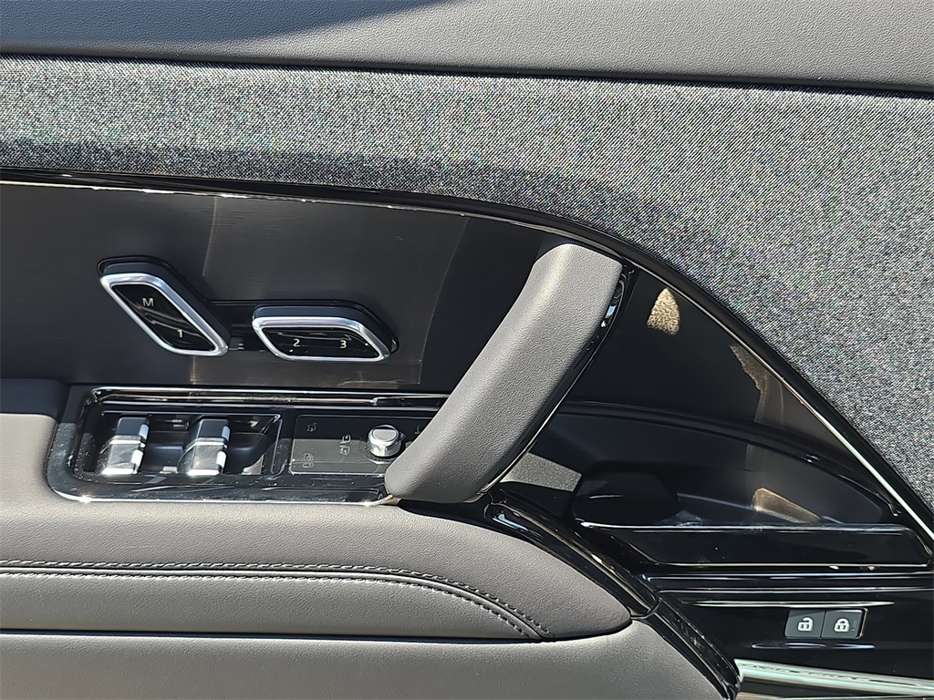 2025 Land Rover Range Rover Sport SE photo 23