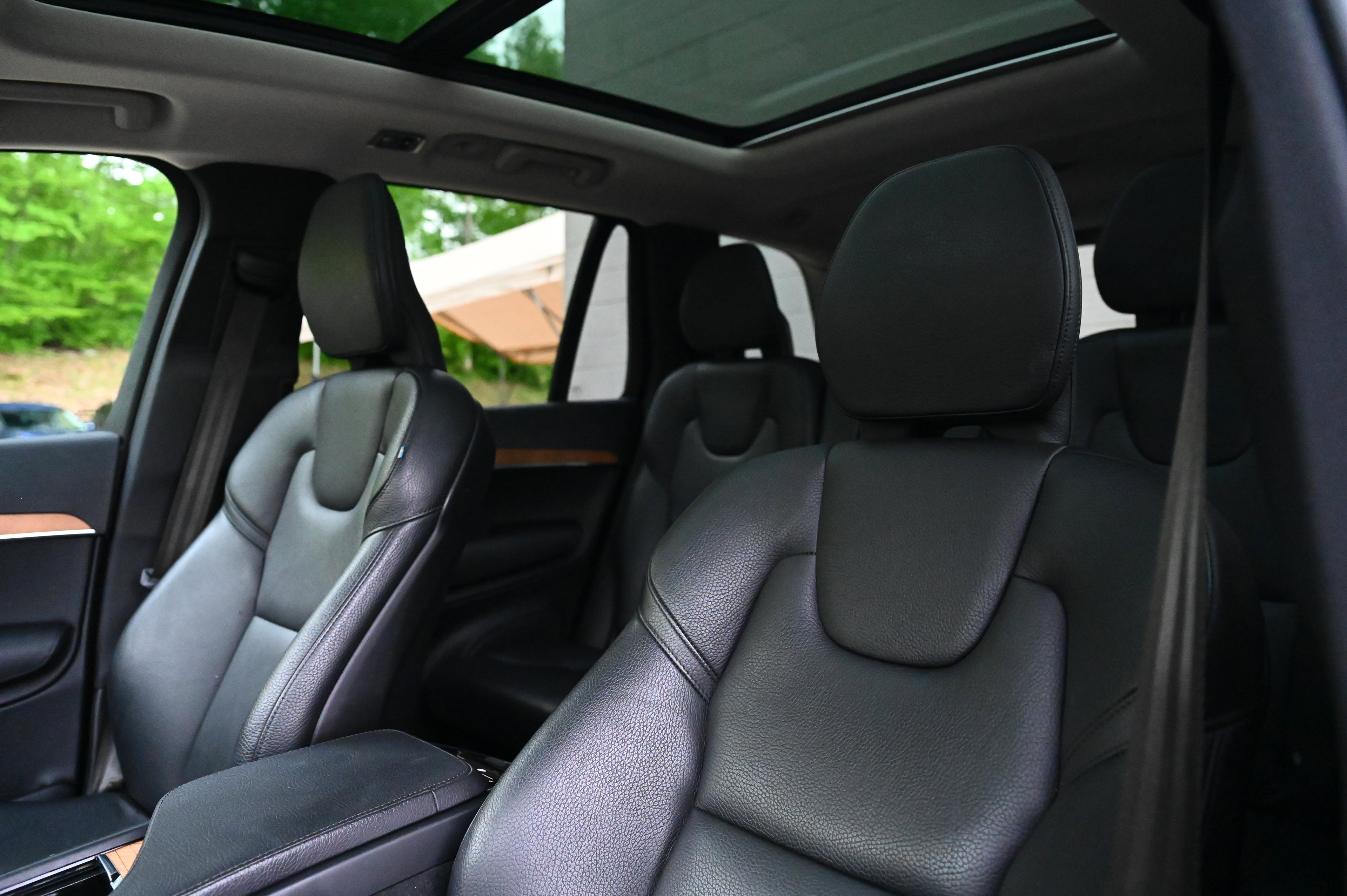 2022 Volvo XC90 T6 Momentum photo 29