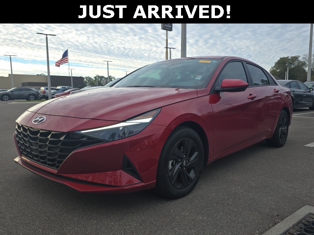 2022 Hyundai Elantra Blue's photo