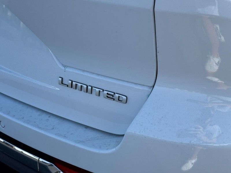 2025 Jeep Grand Cherokee Limited photo 2