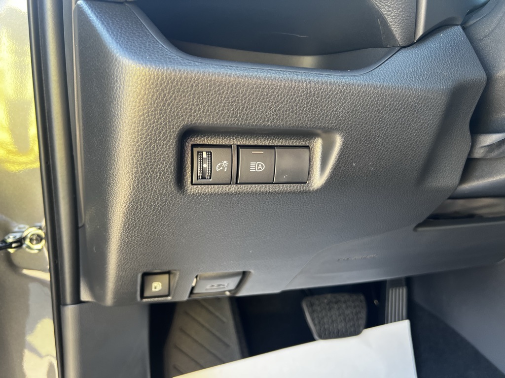 2025 Toyota RAV4 Hybrid LE photo 10