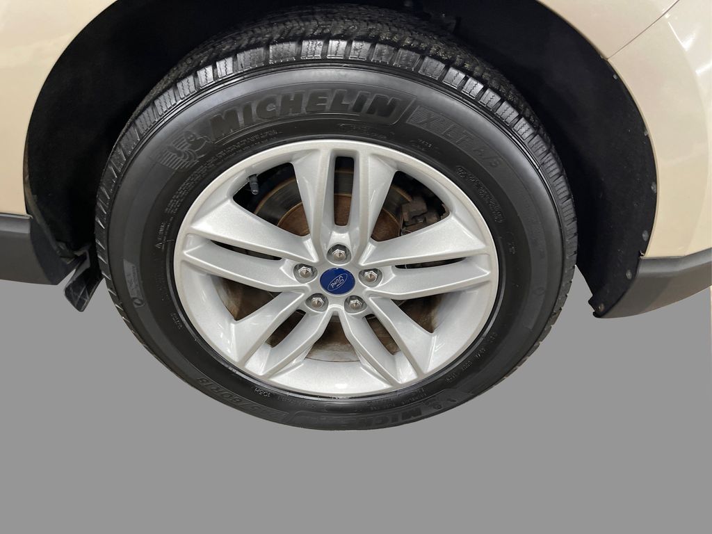 2017 Ford Edge SEL photo 12
