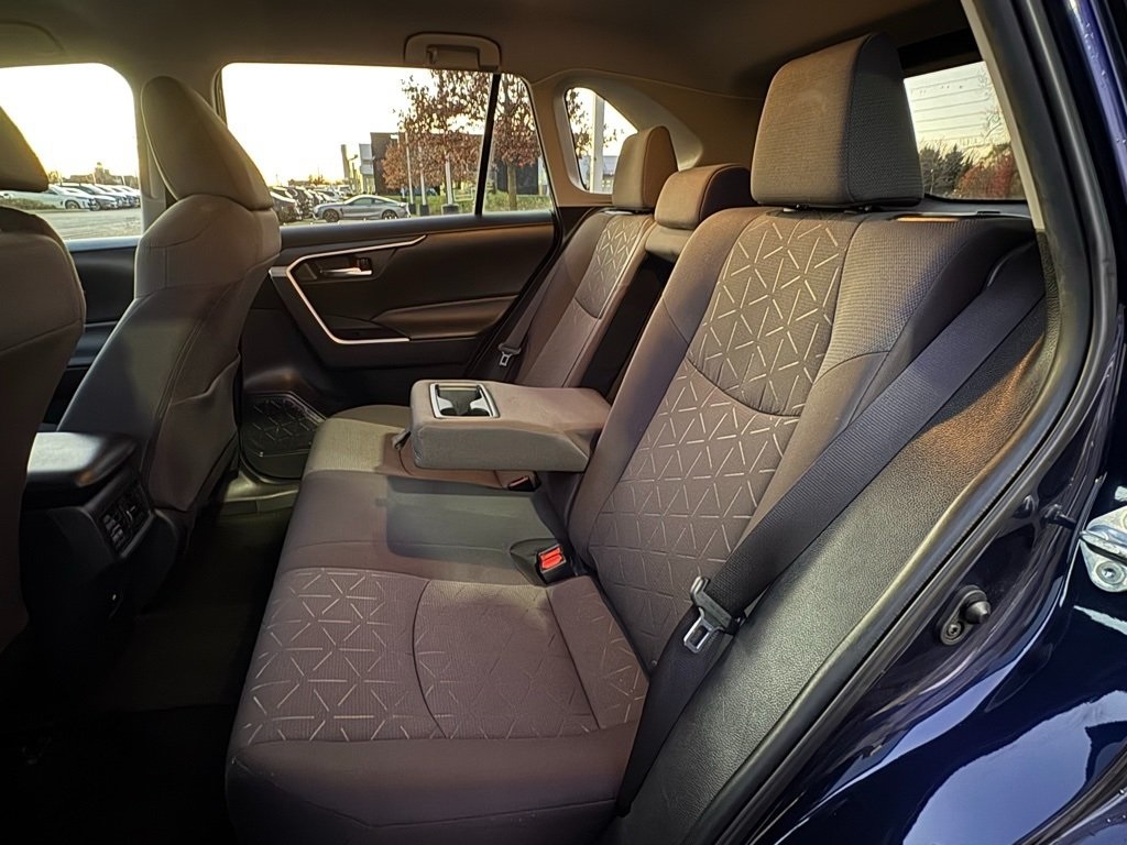 2021 Toyota RAV4 XLE photo 24