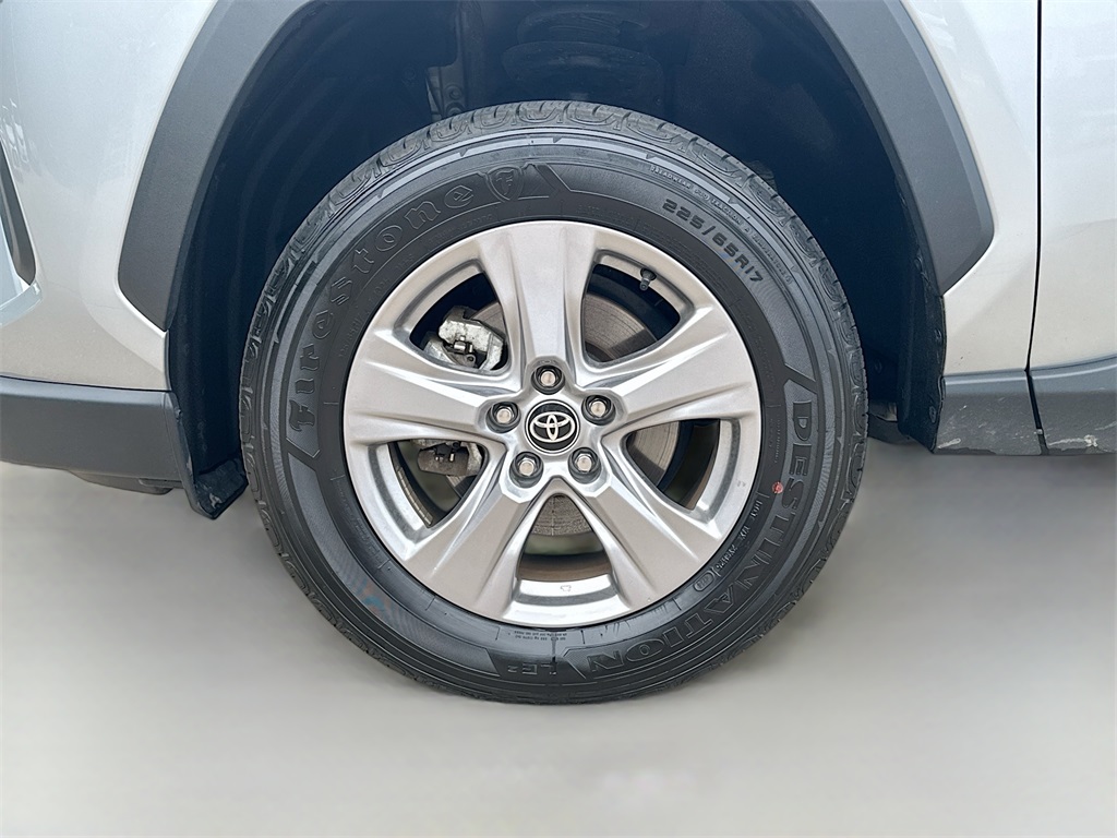 2025 Toyota RAV4 Hybrid XLE photo 29