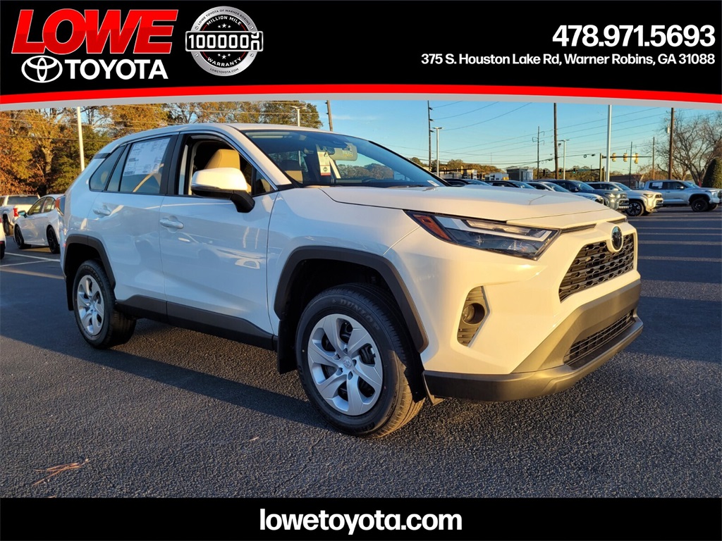 2025 Toyota RAV4 LE's photo