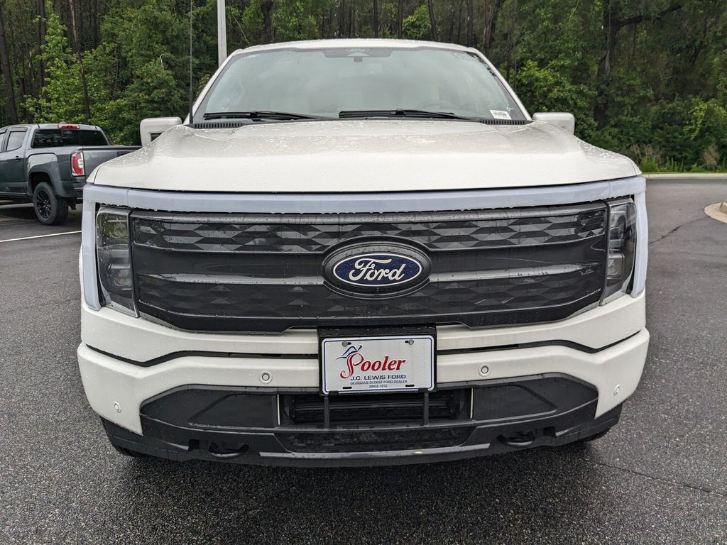 2025 Ford F-150 Lightning Platinum photo 9