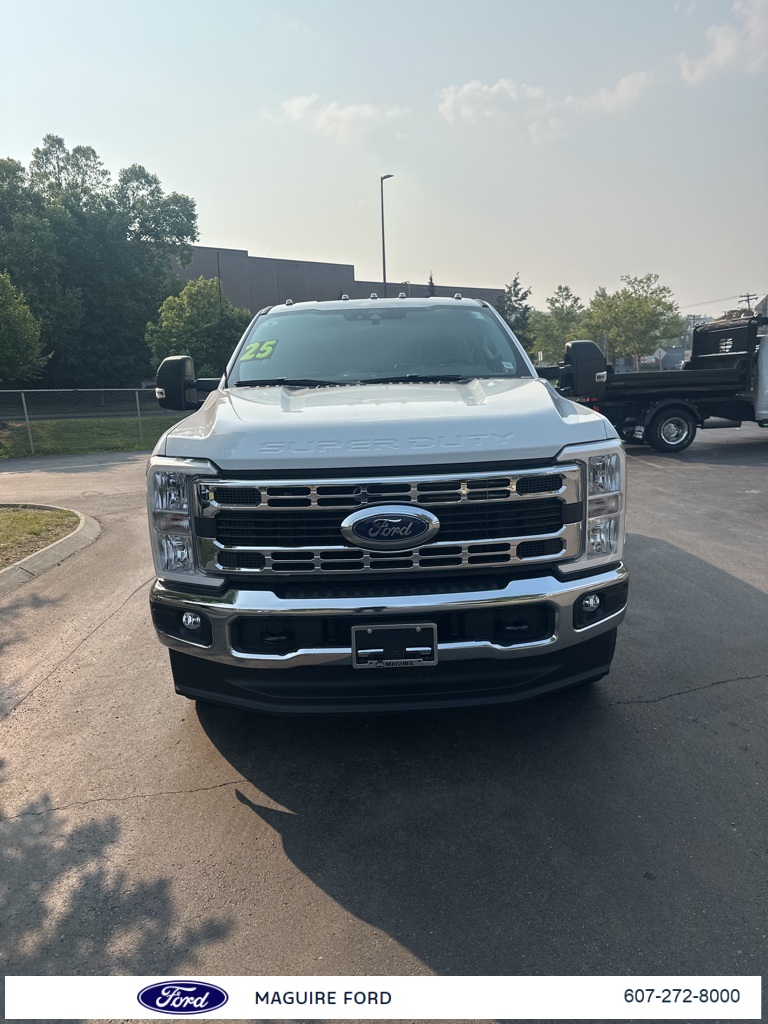 2025 Ford F-250 XLT photo 2