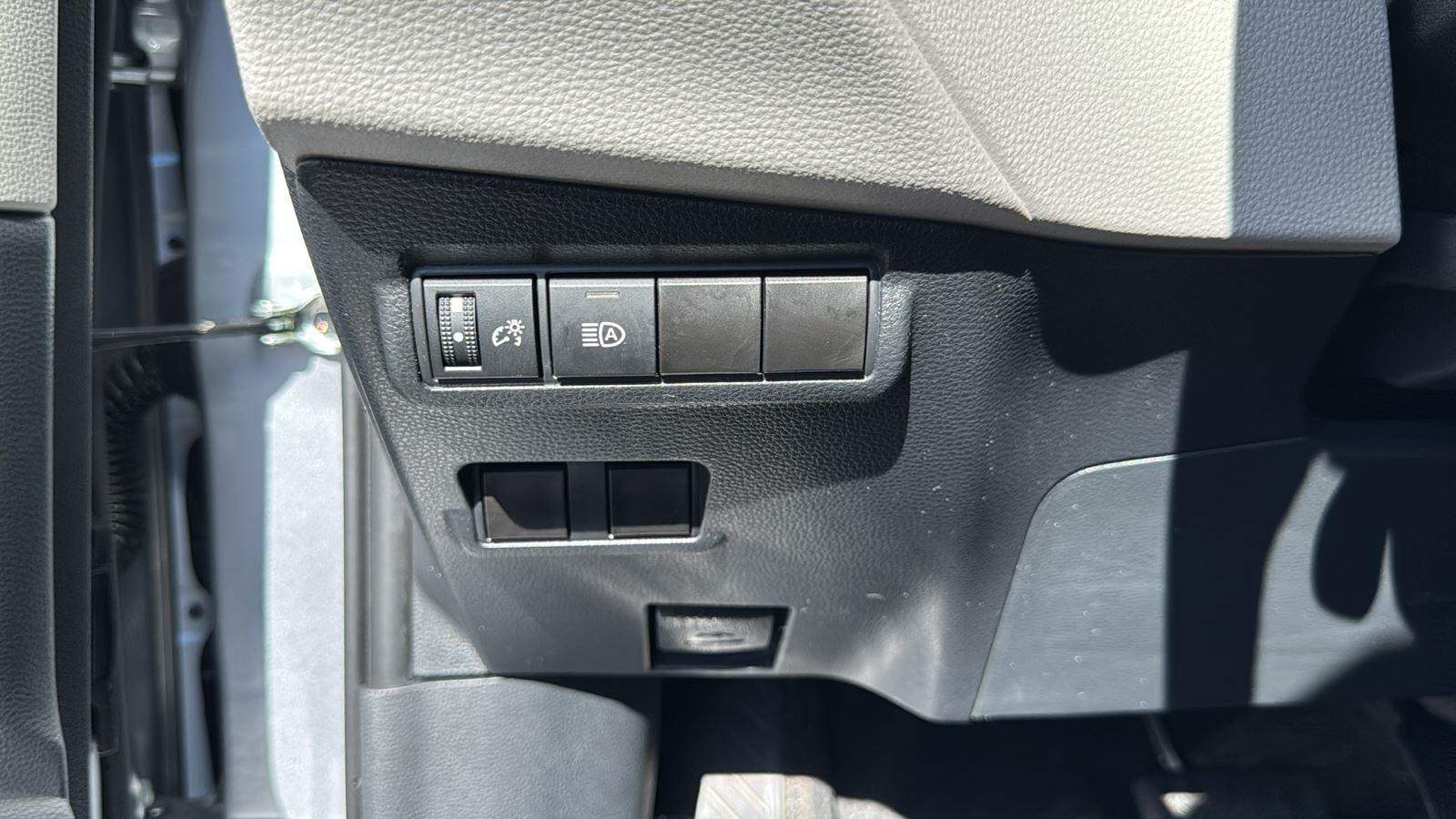 2024 Toyota Corolla Cross LE photo 12