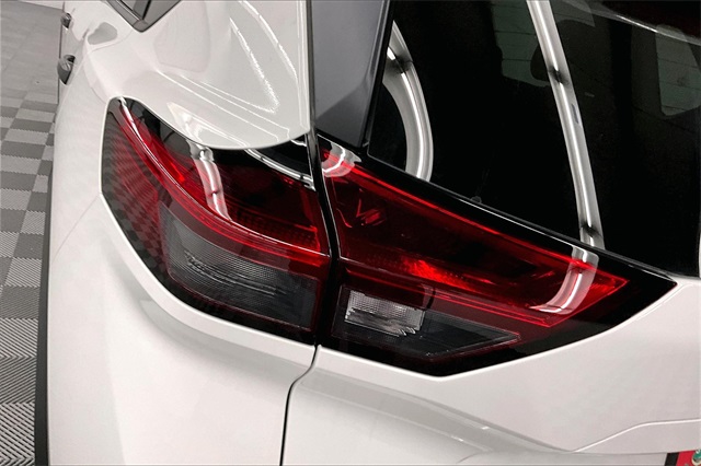 2025 Nissan Rogue S photo 17