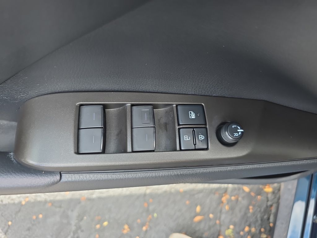 2021 Toyota Camry LE photo 26