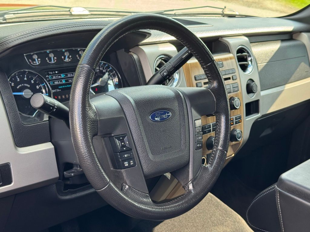 2011 Ford F-150 Lariat photo 14