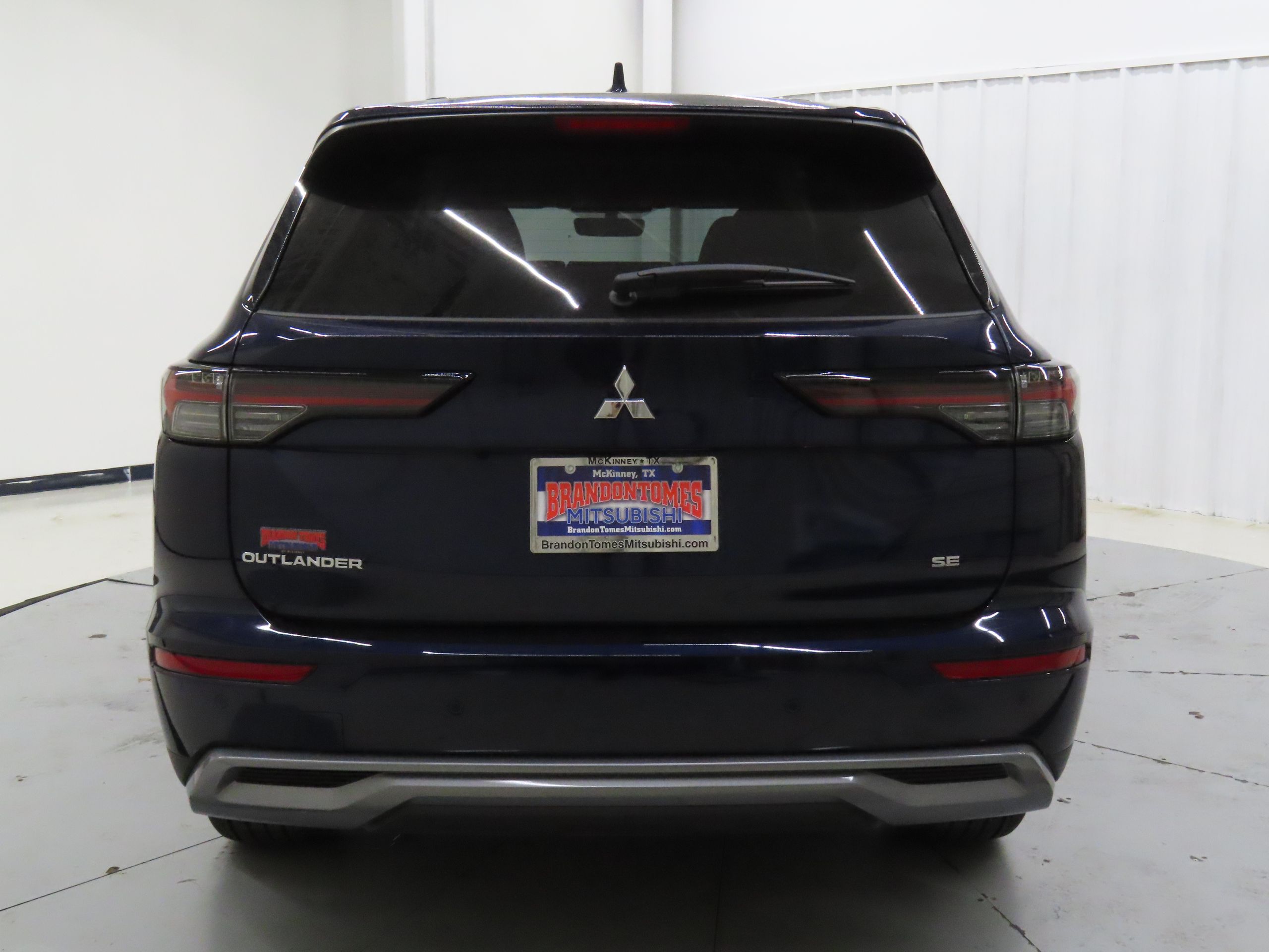 2025 Mitsubishi Outlander SE photo 4