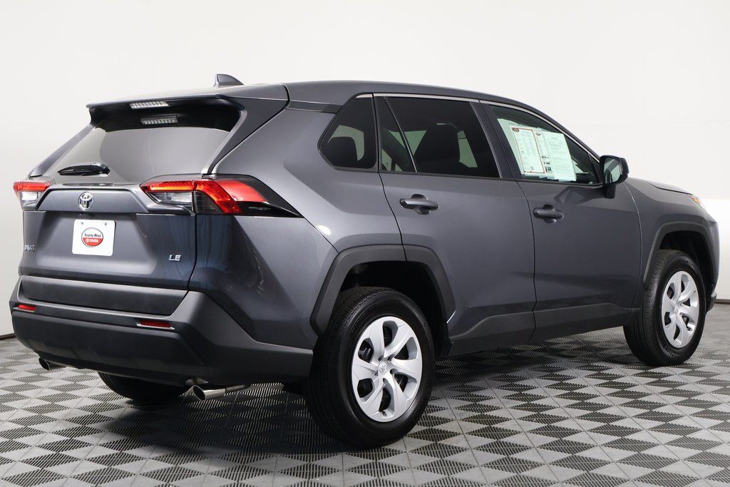 2025 Toyota RAV4 LE photo 4