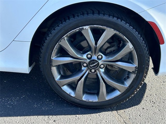 2016 Chrysler 200 S photo 31