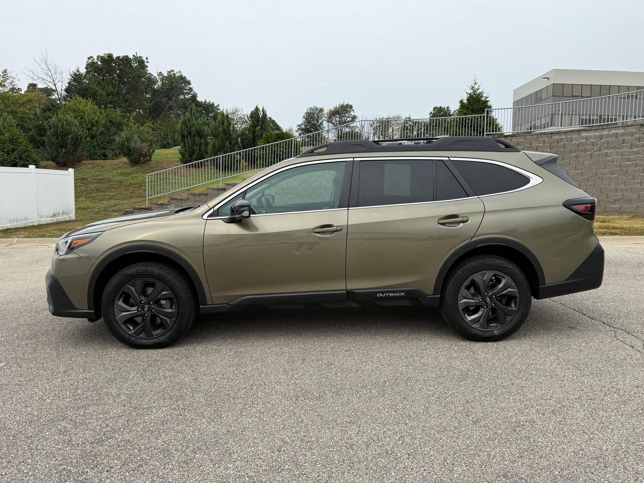 2022 Subaru Outback Onyx Edition XT photo 2