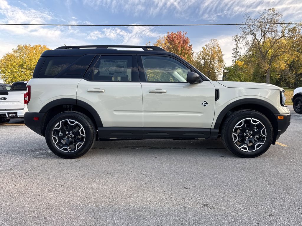 2025 Ford Bronco Outer Banks photo 4