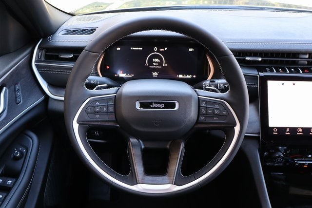 2025 Jeep Grand Cherokee Limited photo 15