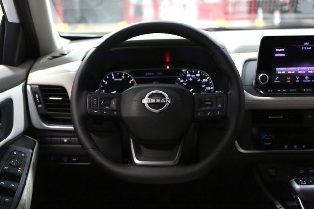 2025 Nissan Rogue SV photo 14