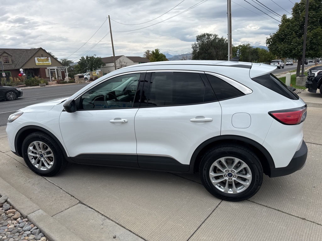 2022 Ford Escape SE photo 4