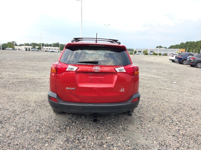 2015 Toyota RAV4 LE photo 4