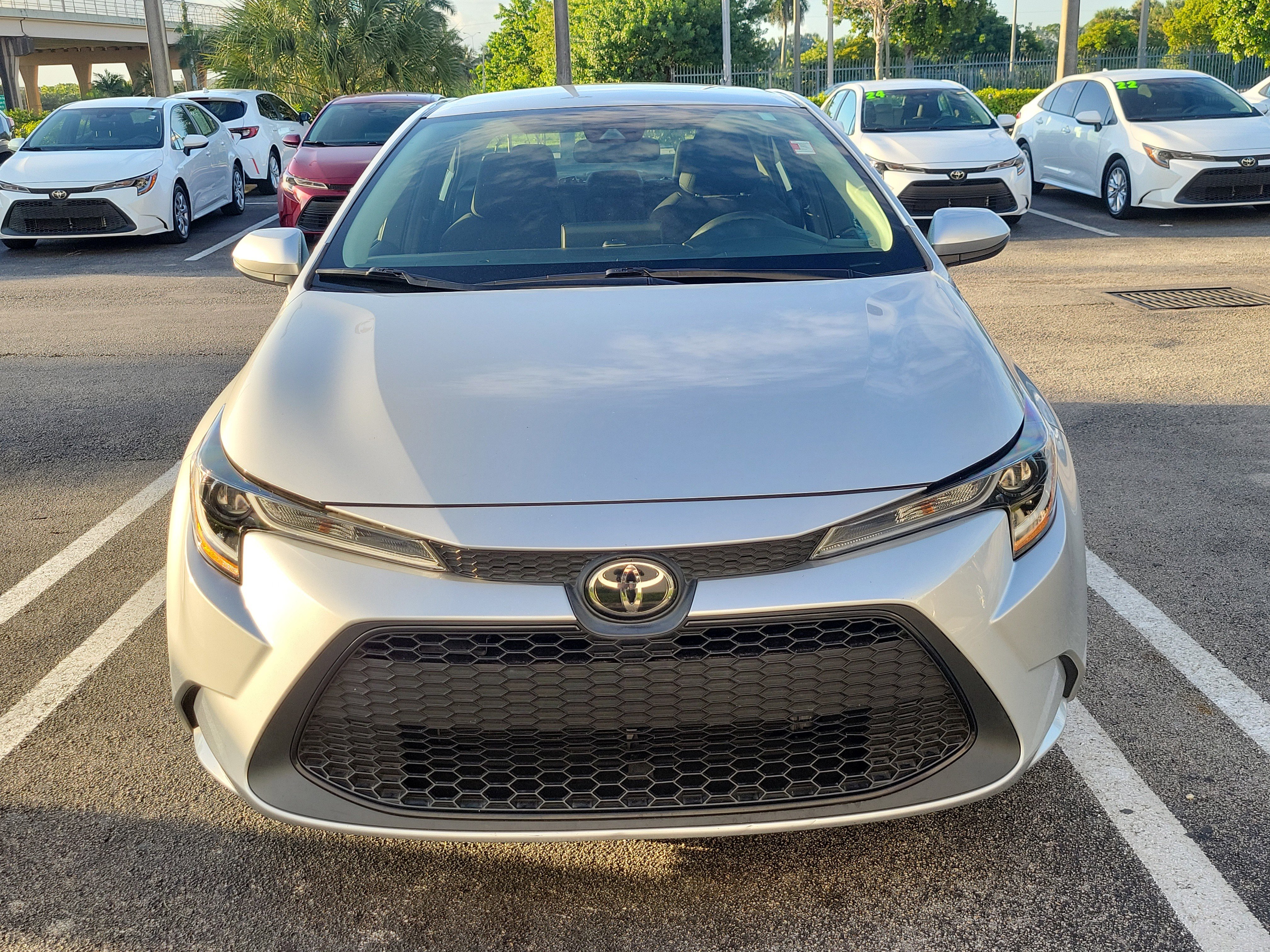 Used 2022 Toyota Corolla LE with VIN 5YFEPMAE6NP359658 for sale in Doral, FL