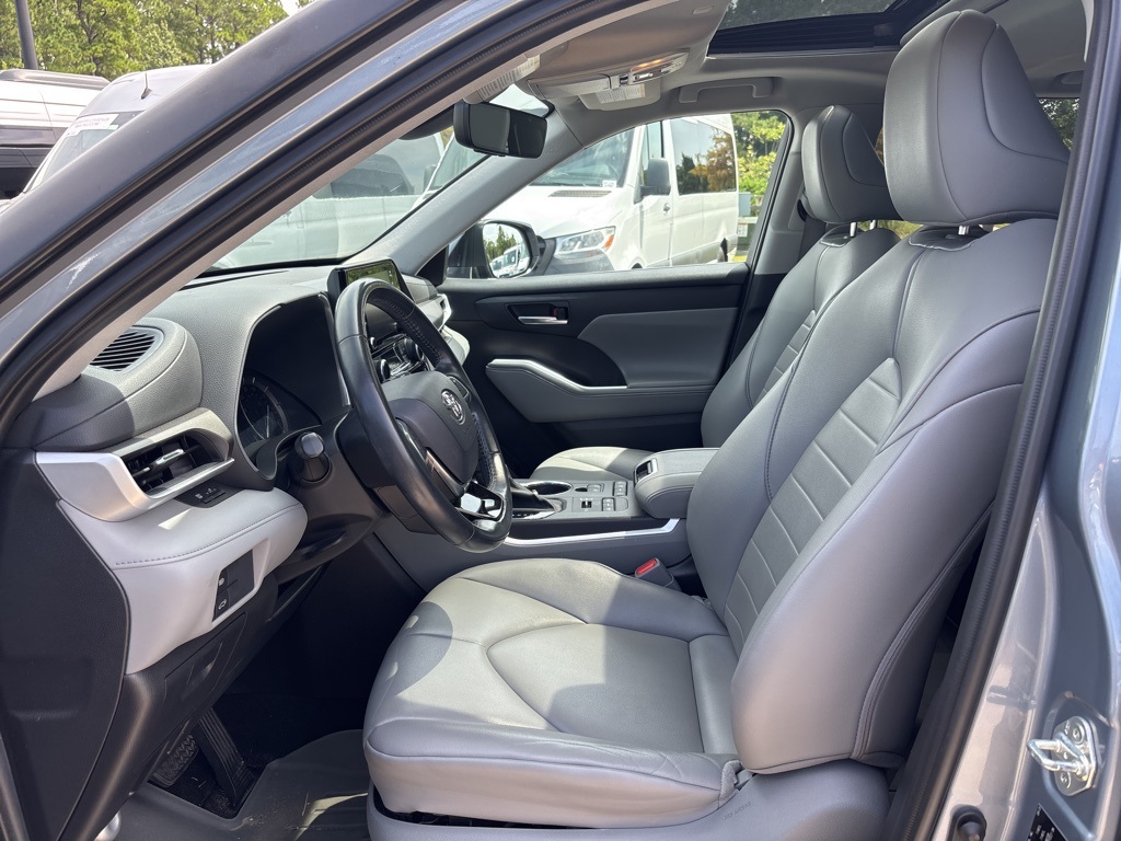 2021 Toyota Highlander XLE photo 42