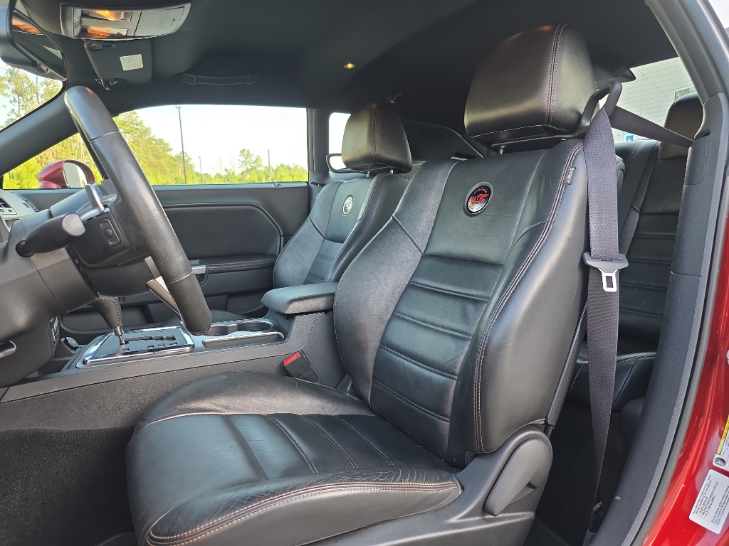 2014 Dodge Challenger R/T photo 13
