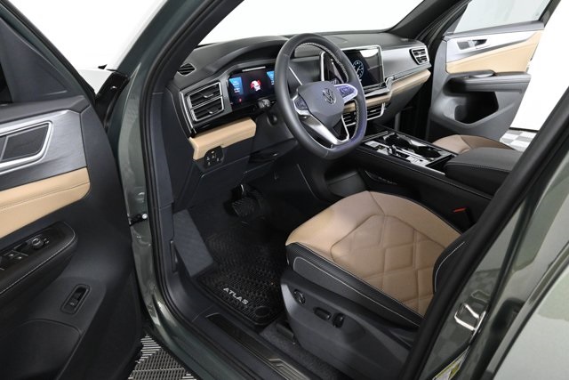 2026 Volkswagen Atlas Cross Sport SE Technology photo 17