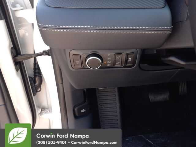New 2025 Star White Metallic Tri-Coat Ford Premium image 18