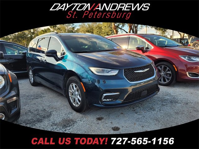 2022 Chrysler Pacifica Touring L's photo