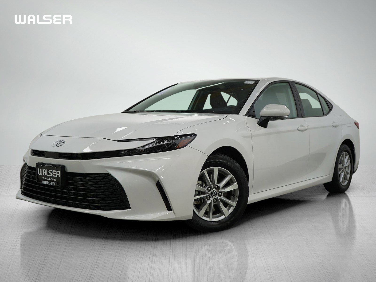 2025 Toyota Camry LE's photo