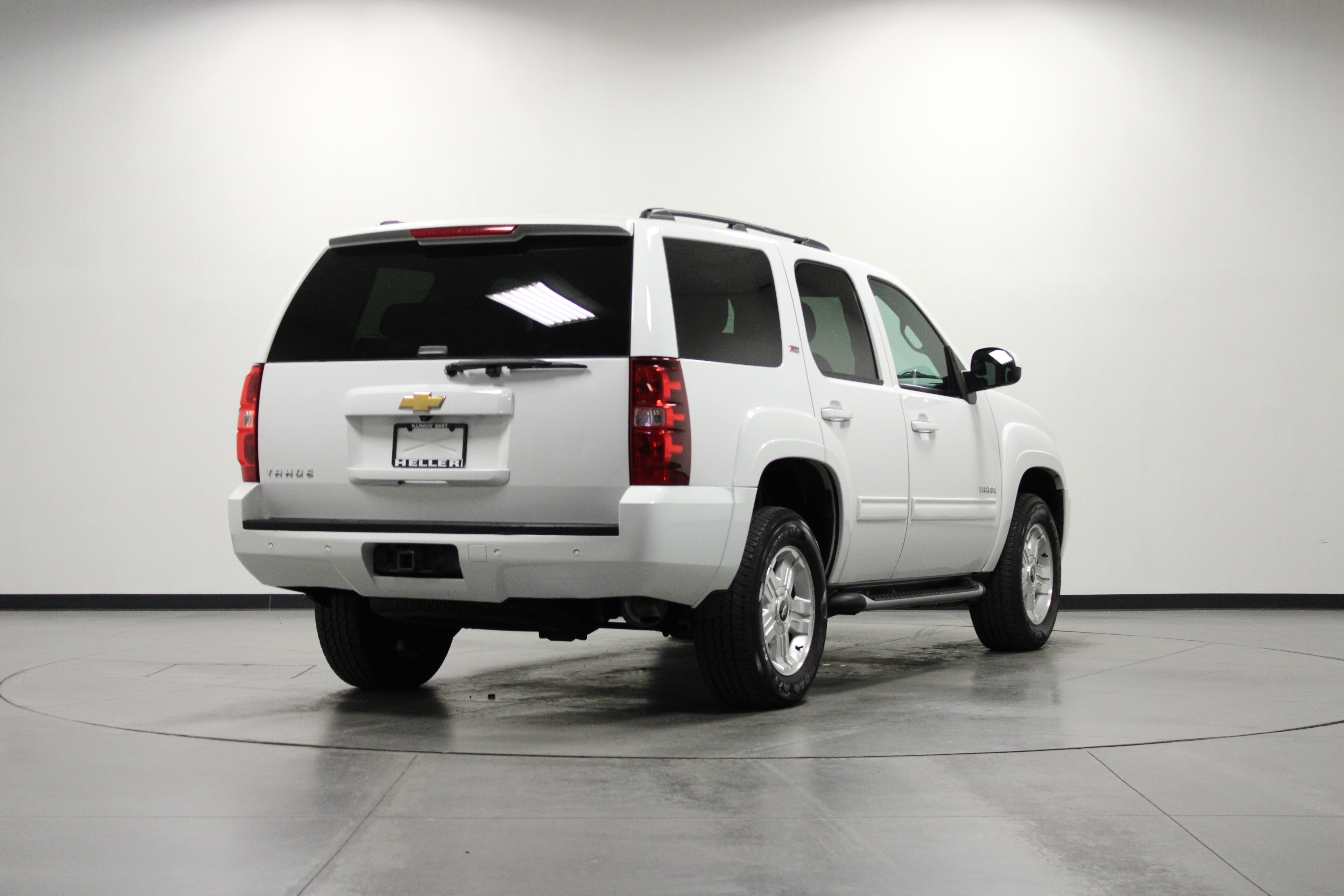 2014 Chevrolet Tahoe LT photo 2