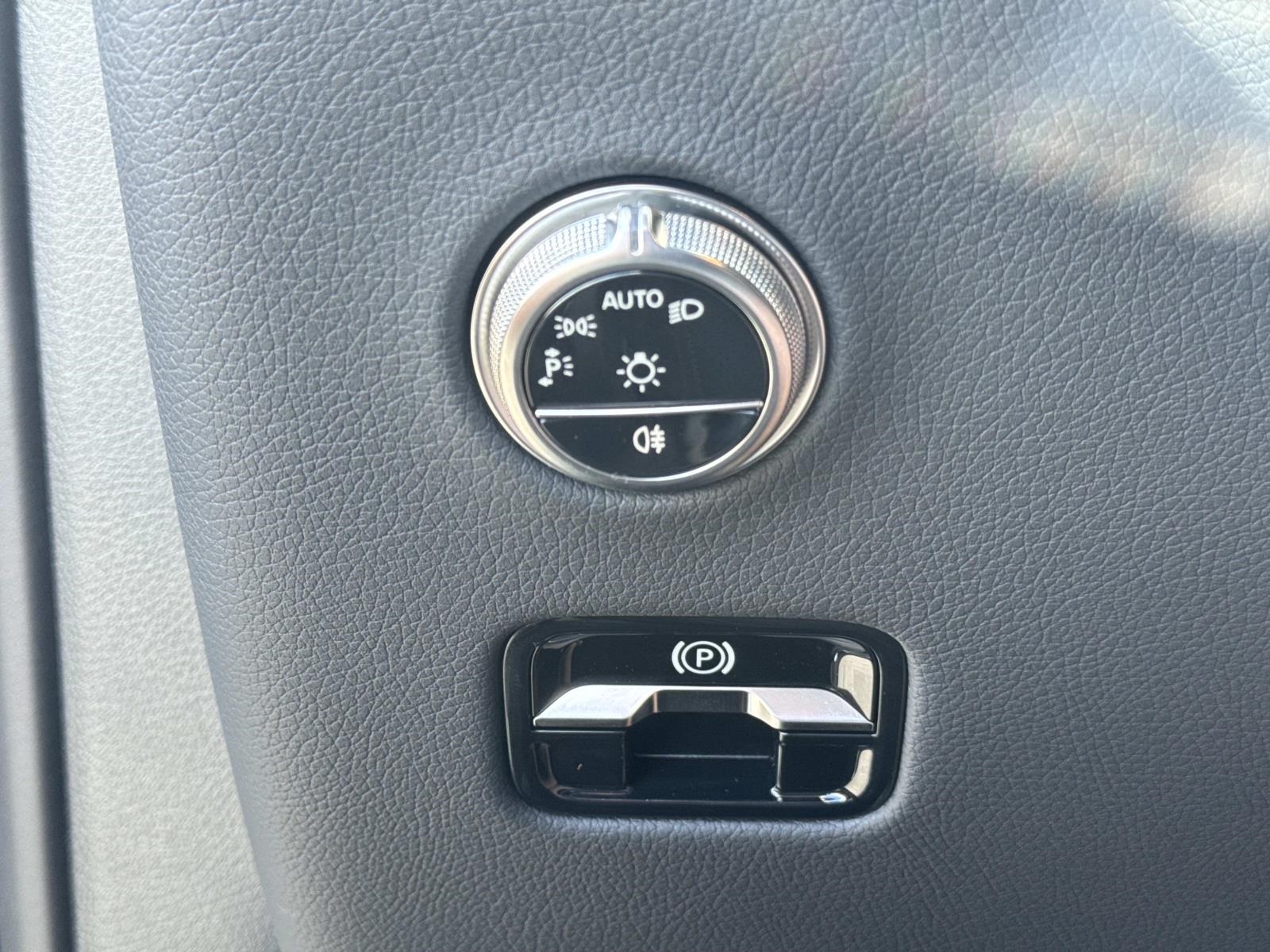 2026 Mercedes Benz GLC 300 4MATIC photo 11