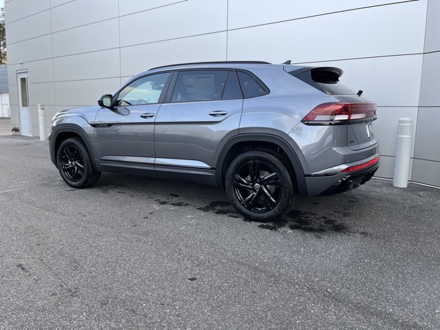 2025 Volkswagen Atlas Cross Sport SEL R-Line photo 17