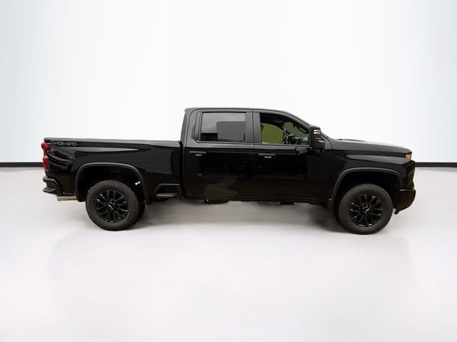 2025 Chevrolet Silverado Custom photo 4