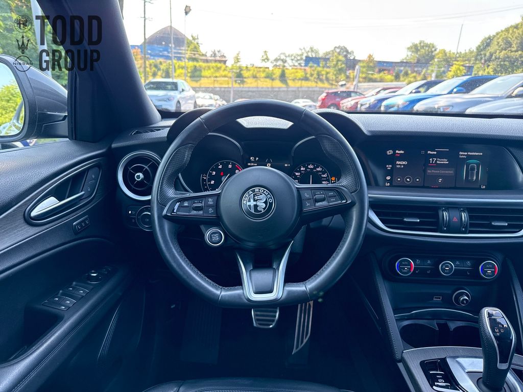 2022 Alfa Romeo Stelvio Ti photo 10