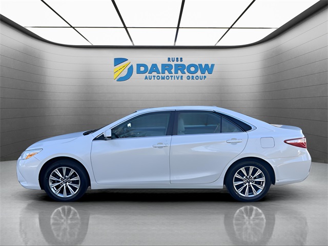 2017 Toyota Camry LE photo 2