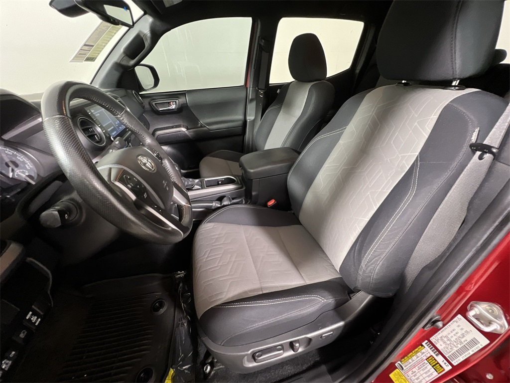 2022 Toyota Tacoma TRD Off-Road photo 13