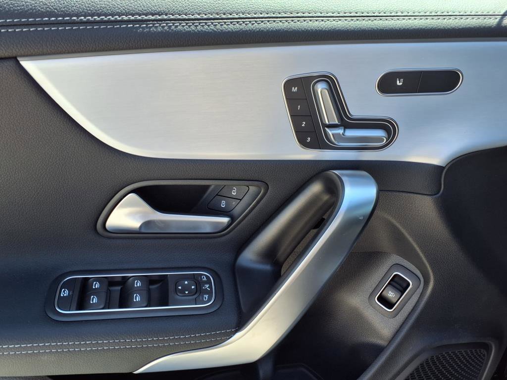 2025 Mercedes Benz CLA 250 photo 5