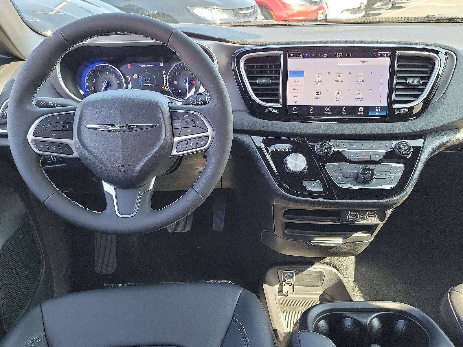 2025 Chrysler Voyager LX photo 4