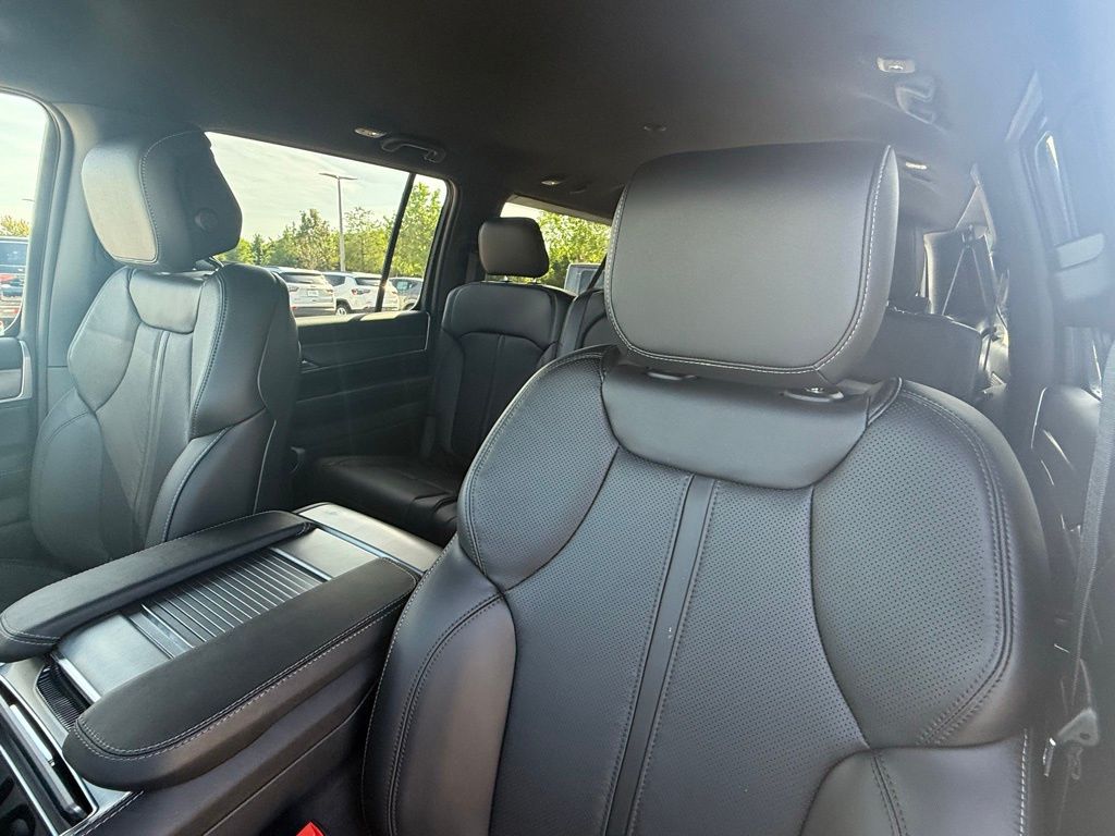 2025 Jeep Wagoneer L Base photo 16