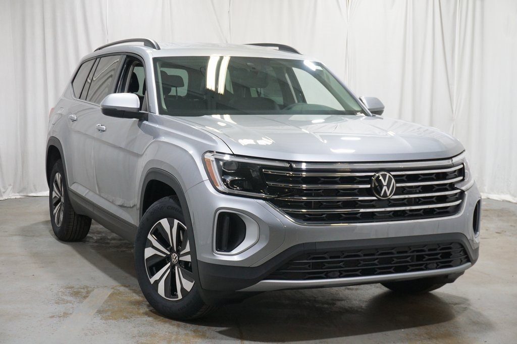 2025 Volkswagen Atlas SE photo 2