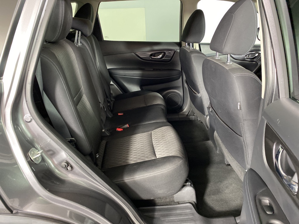 2020 Nissan Rogue SV photo 23