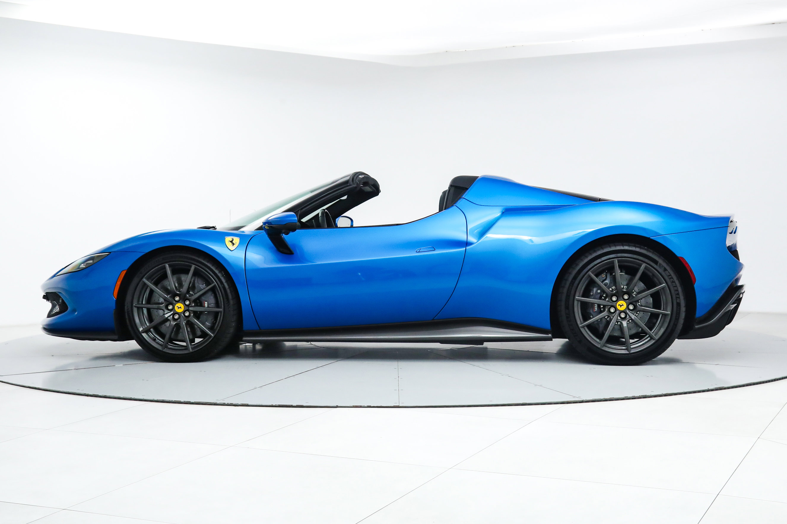 2024 Ferrari 296 GTS photo 4